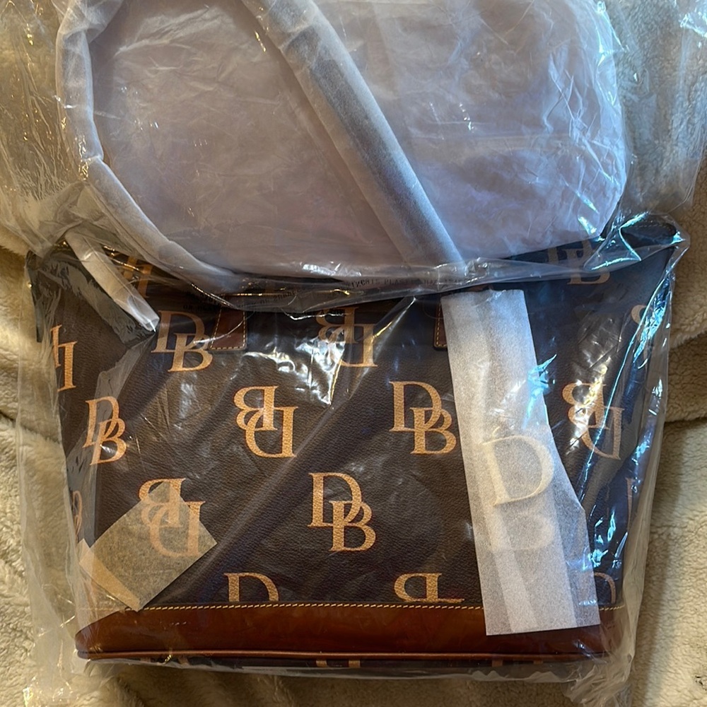 Dooney & Bourke large brown tote bag. #368023502
